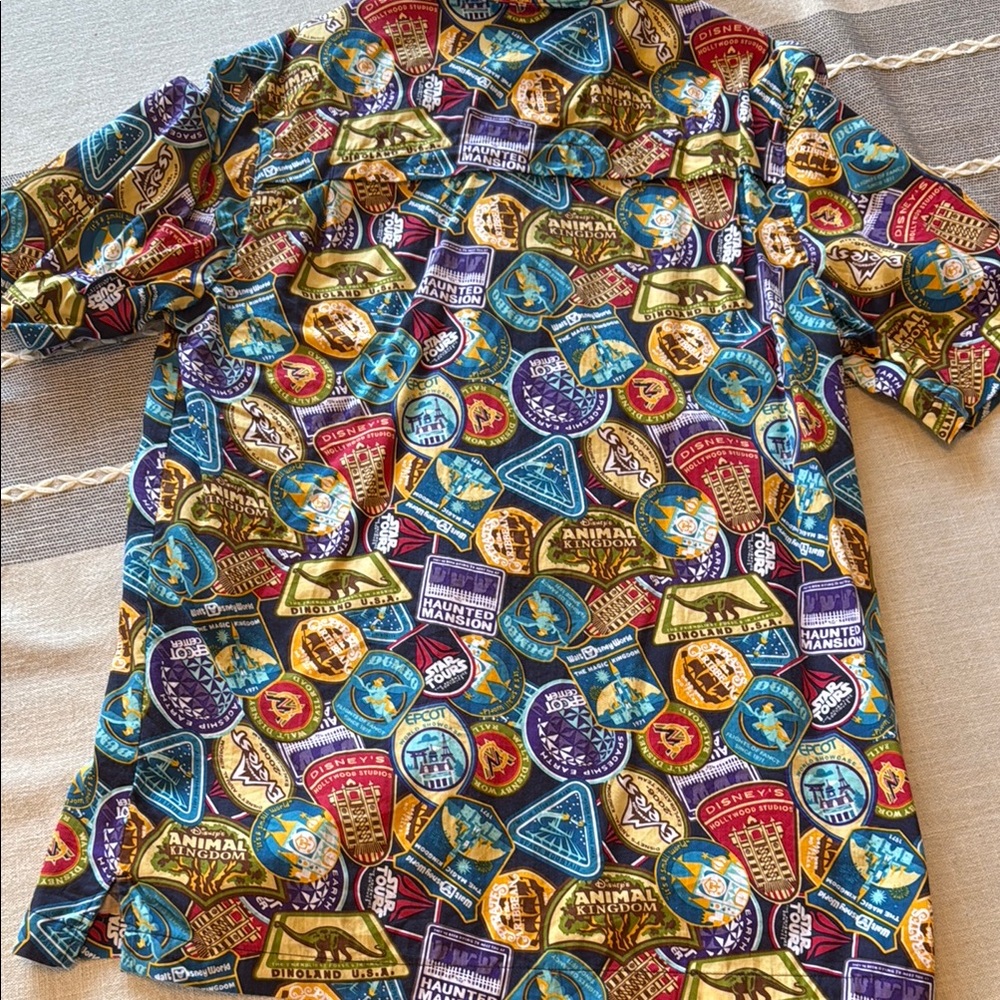 Walt Disney World Parks Icons and Rides Badges Men’s Short - Picture 4 of 5